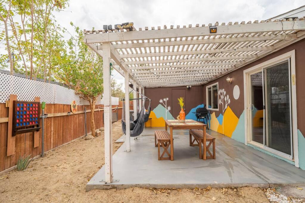 Palm Vista Retreat *Hot Tub/Cowboy Pool/Hammocks* Villa Joshua Tree Exterior photo
